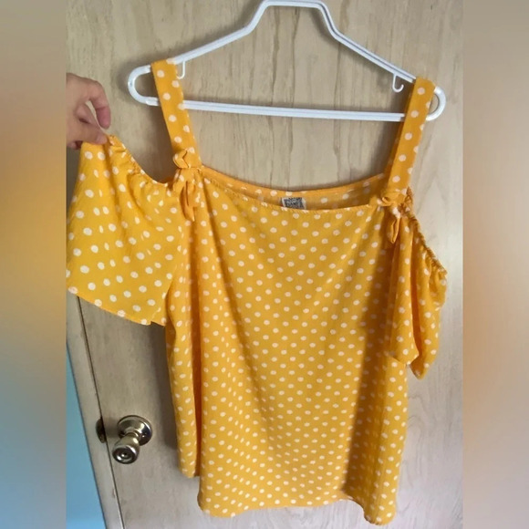 vamp Tops - VAMP Yellow Polka Dot Cold Shoulder Shirt XL